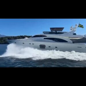 Lancha ferretti 70 pés